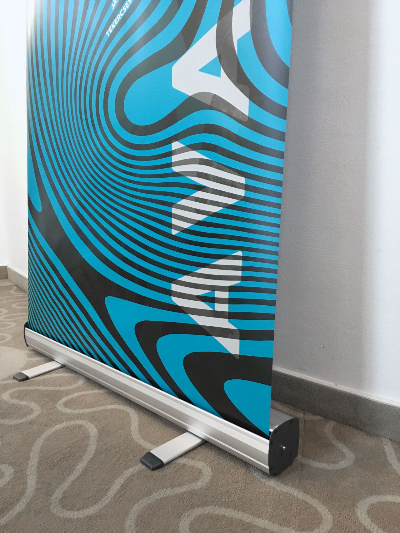 ROLL UP BANNER